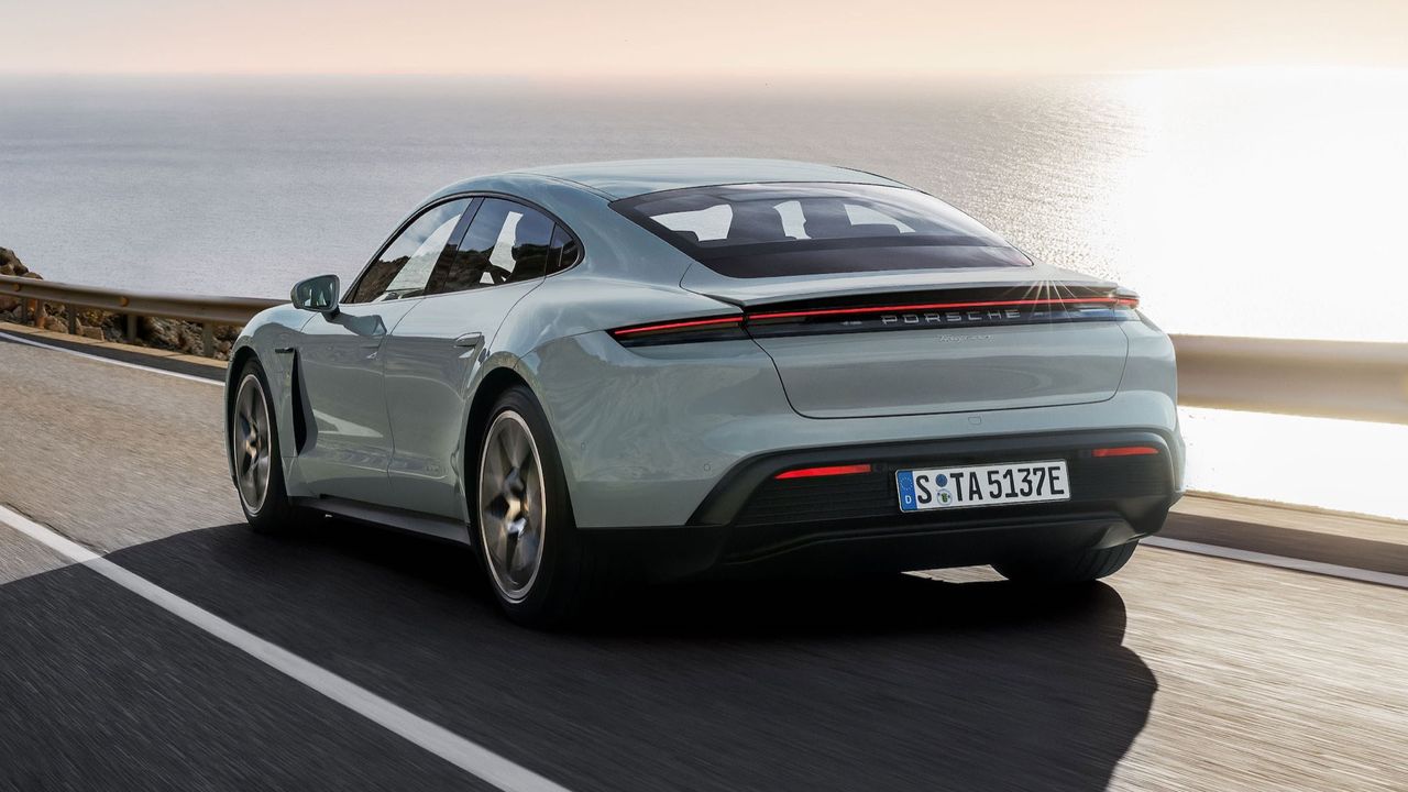 Globala leveranser av Porsche Taycan har dippat 50 procent
