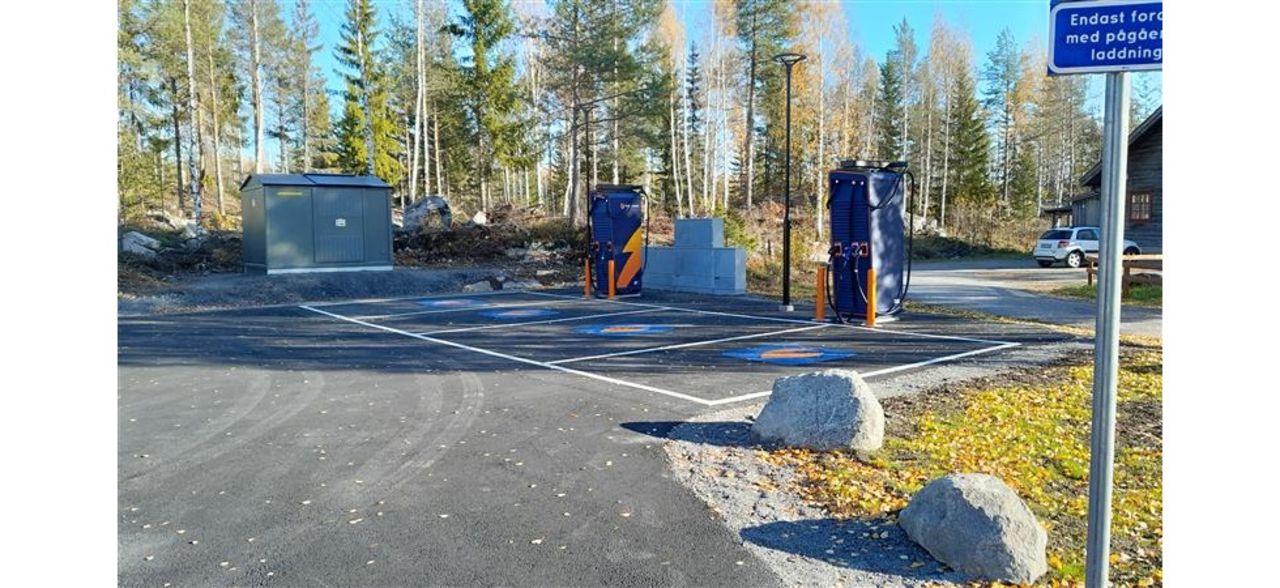 Sex nya snabbladdare vid rastplatsen i Ångersjön