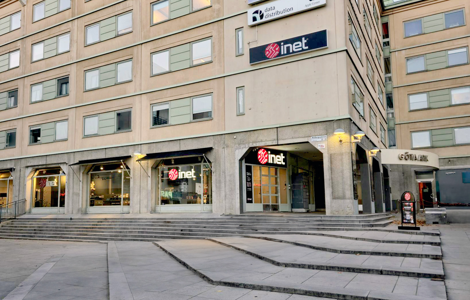 Inet tar över Webhallens gamla lokal. Öppnar sin andra butik i ...