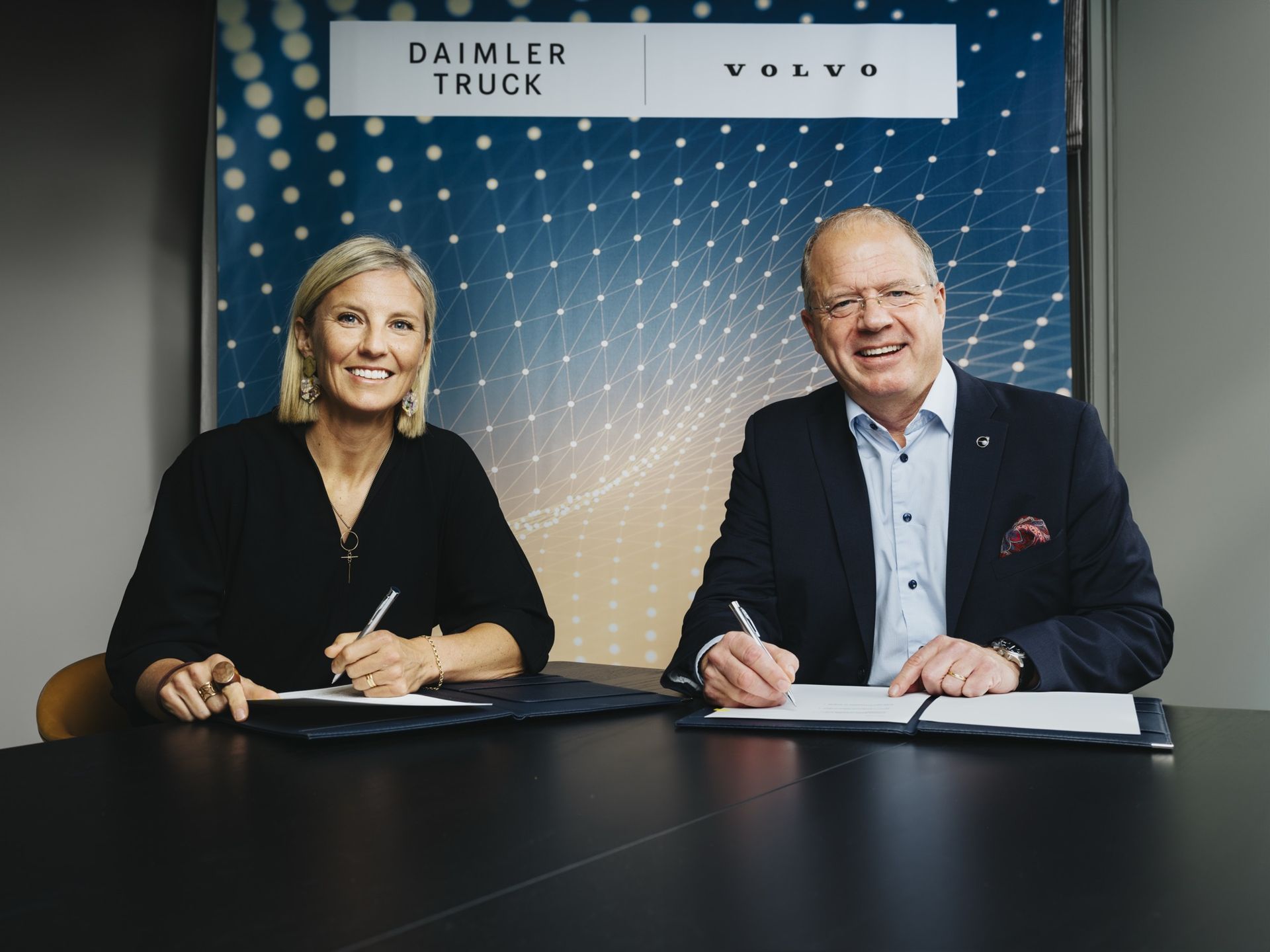 Volvo och Daimler startar gemensamt bolag i Göteborg