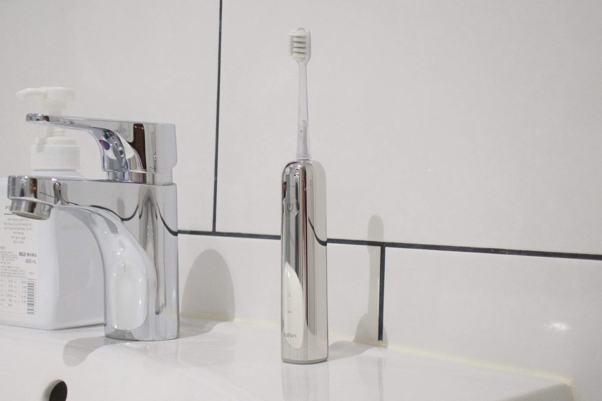 Är den här tandborsten lika bra som den är snygg?