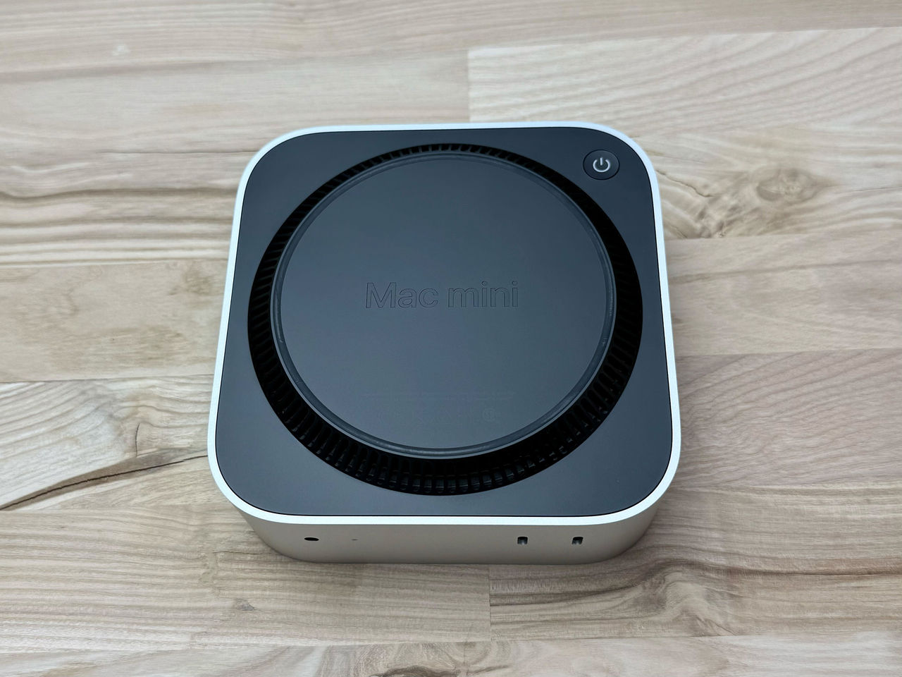 Apple förklarar udda placering av Mac minis startknapp