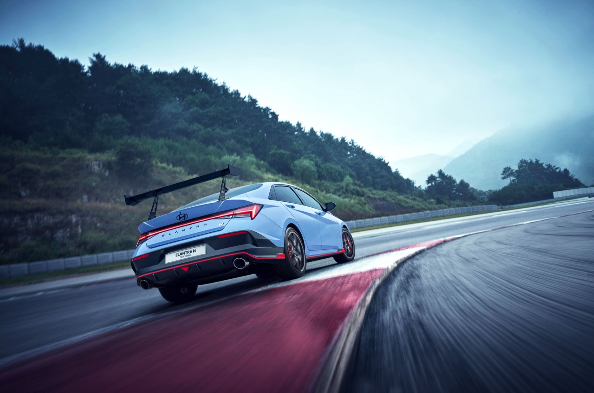 Bra parkbänk på Hyundai Elantra N TCR Edition