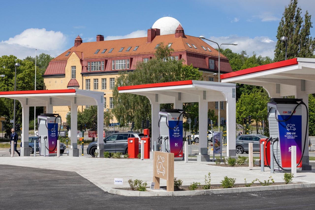 Nu har OKQ8 500 laddpunkter i Sverige