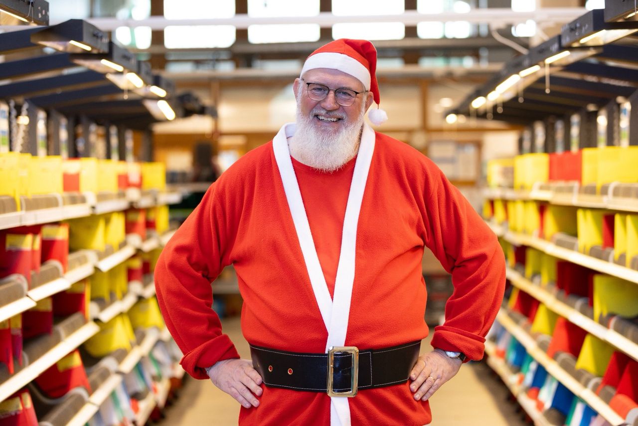 Då måste du posta julkort och gåvor