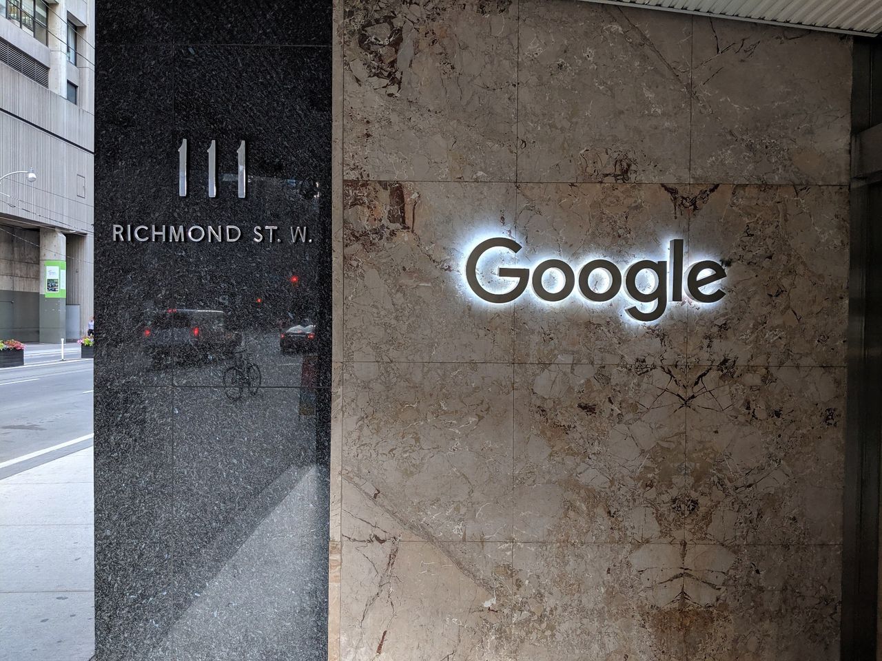 Kanada stämmer Google