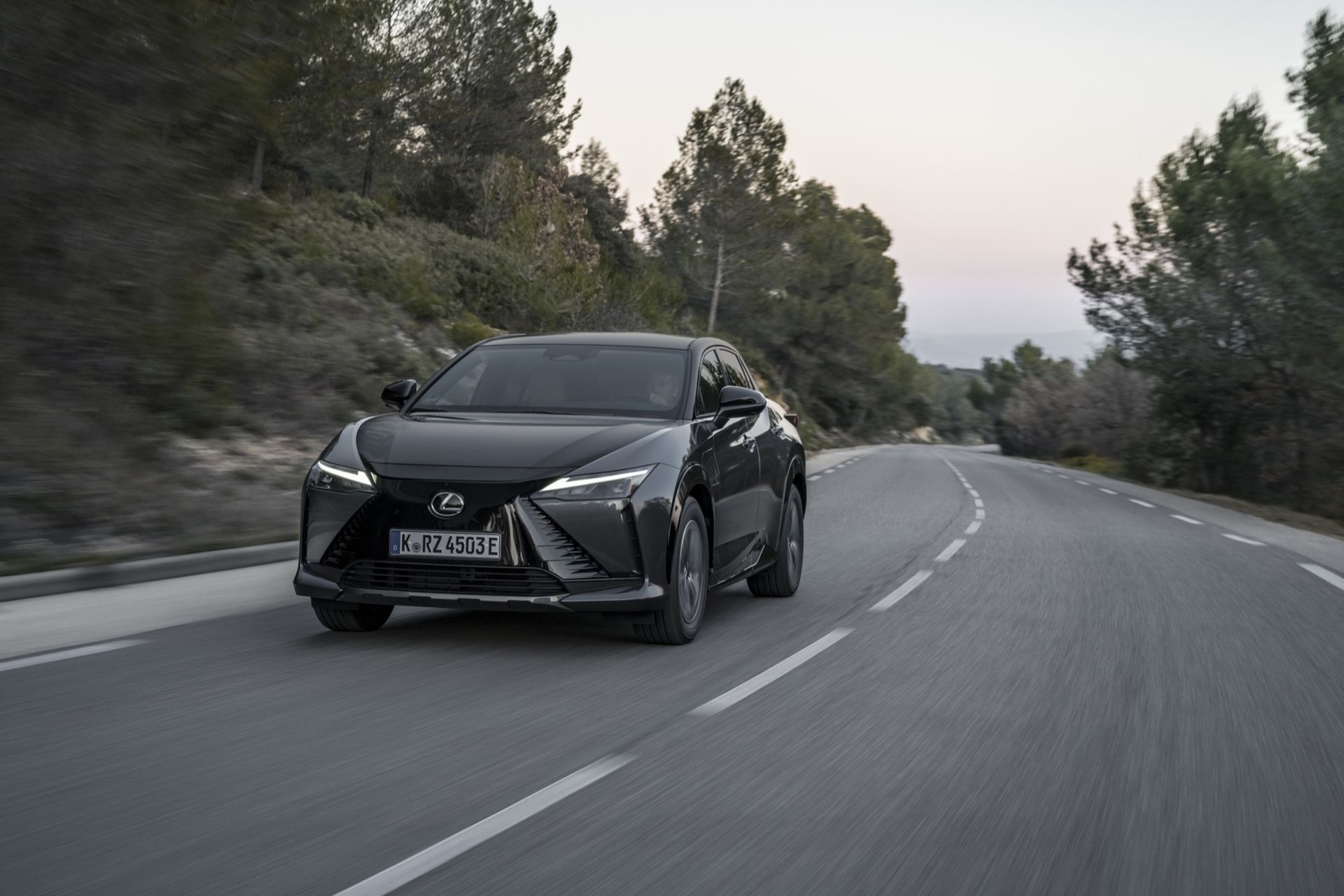 Lexus ersätter elbilen RZ 450e