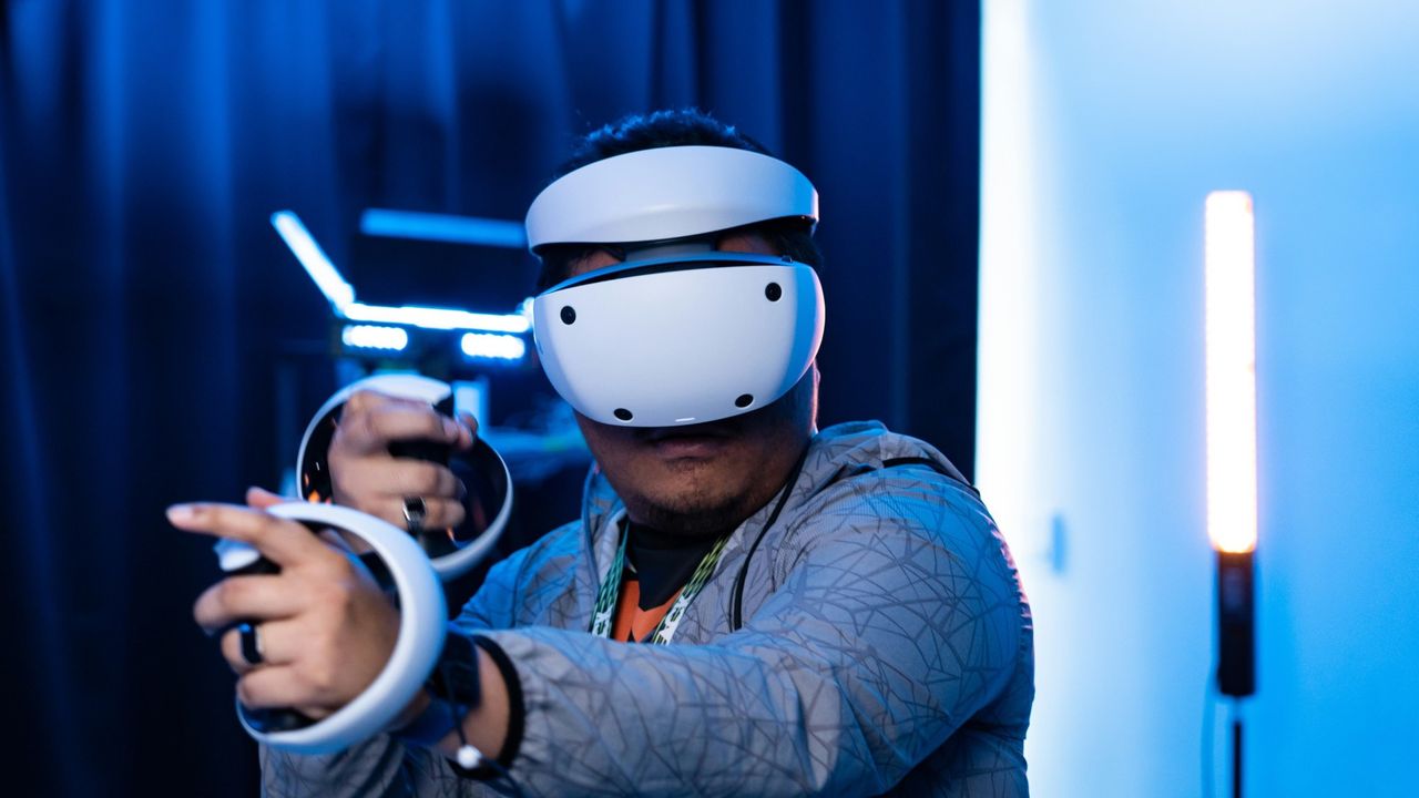 PlayStation VR2 ser ut att få handföljning
