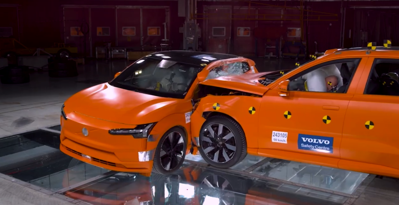 Volvo krockar EX30 med EX90