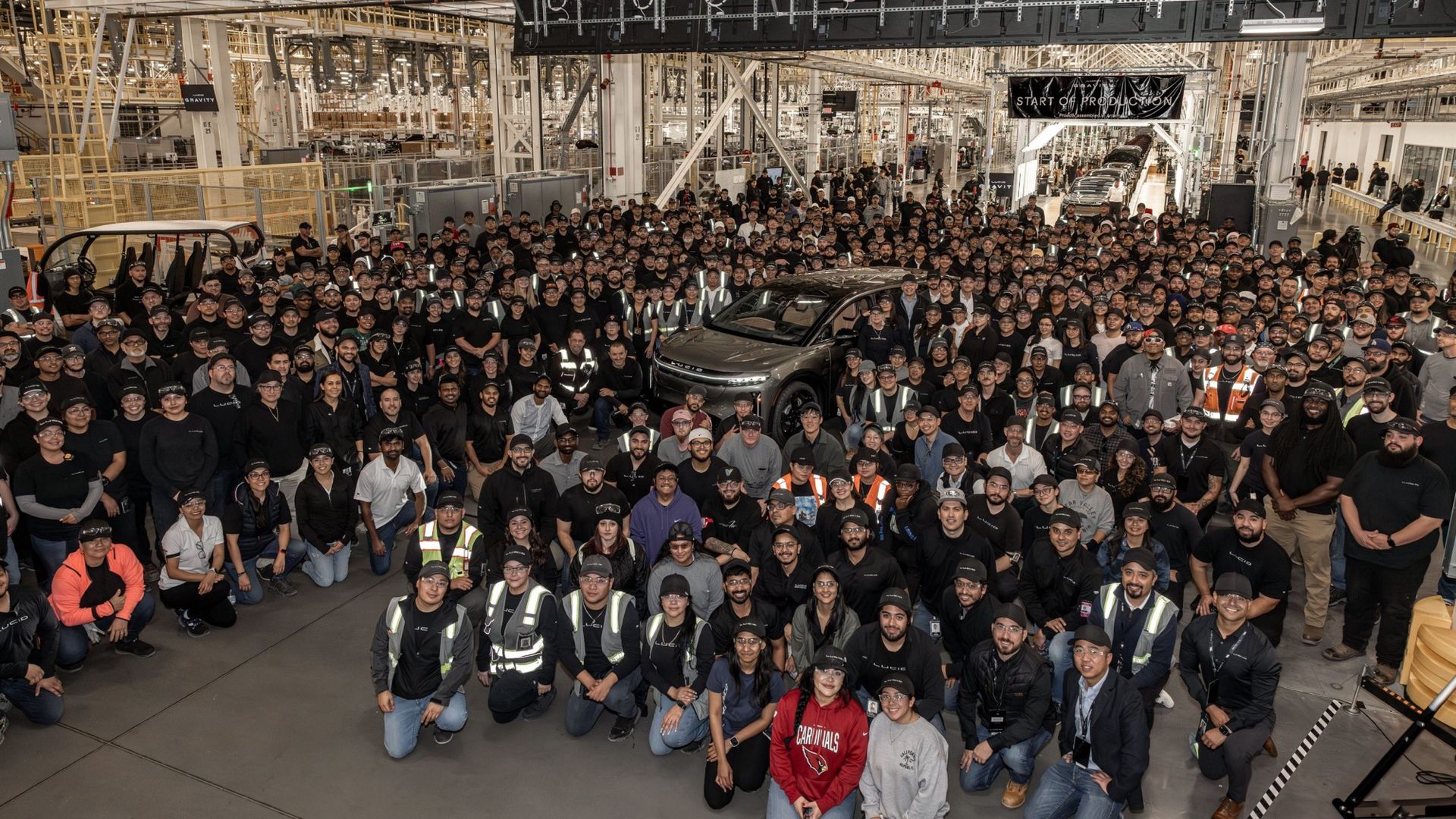 Tillverkningen av Lucids första SUV igång