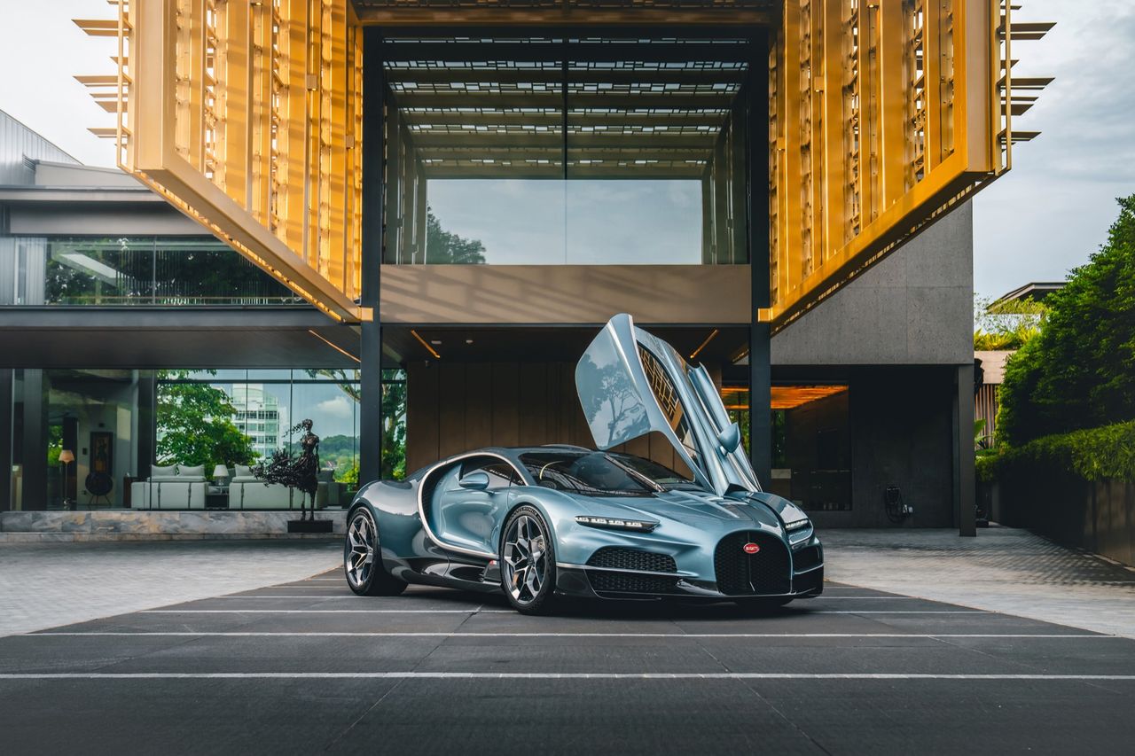Bugatti har släppt nya bilder på Tourbillon