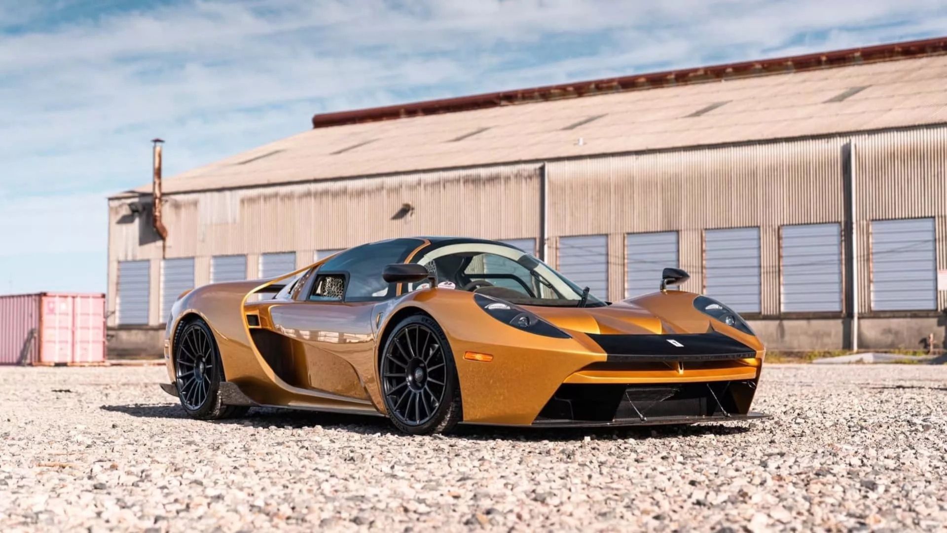 Tillverkningen av Glickenhaus gatlegala superbil igång