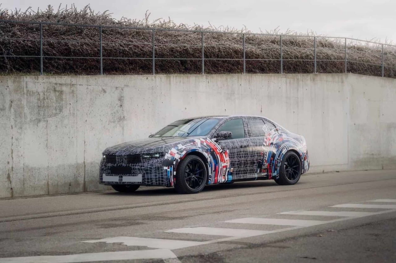 BMW M visar bilder på Neue Klasse-prototyp