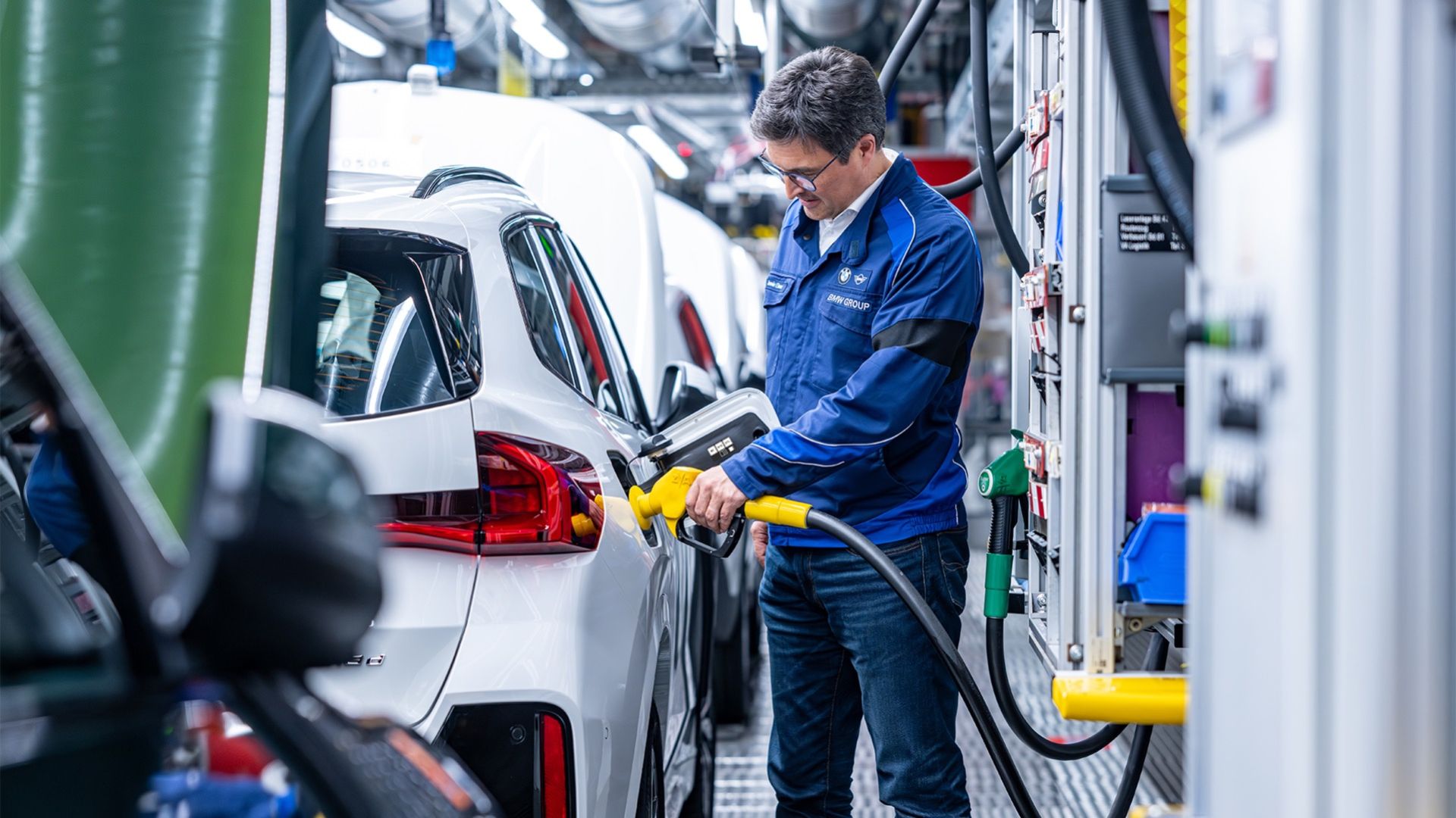 BMW fyller dieselbilar med HVO100