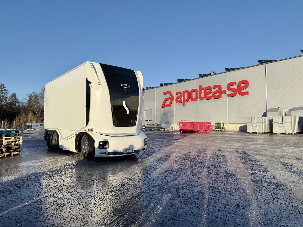 Nu kör Einrides autonoma lastbil hos Apotea