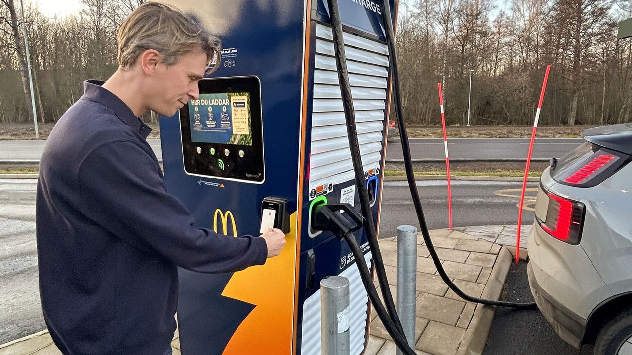 Få använder kortbetalningsterminaler när de laddar elbil