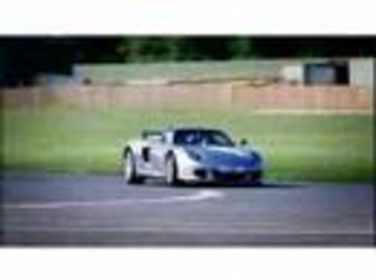 VIDEO: McLaren Mercedes SLR vs Porsche Carrera GT