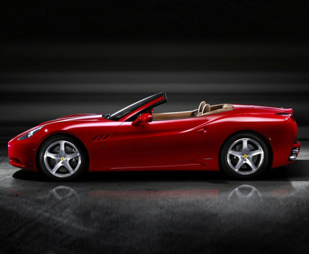 Nya Ferrari California