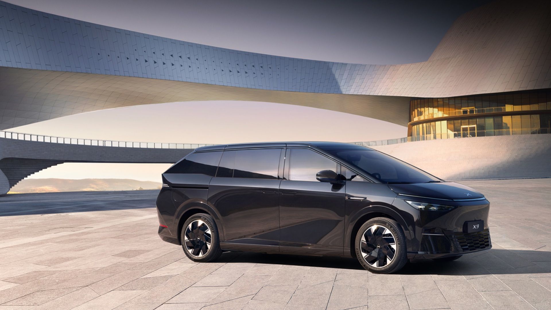 Xpeng X9 och BYD Atto 2 kommer till Europa