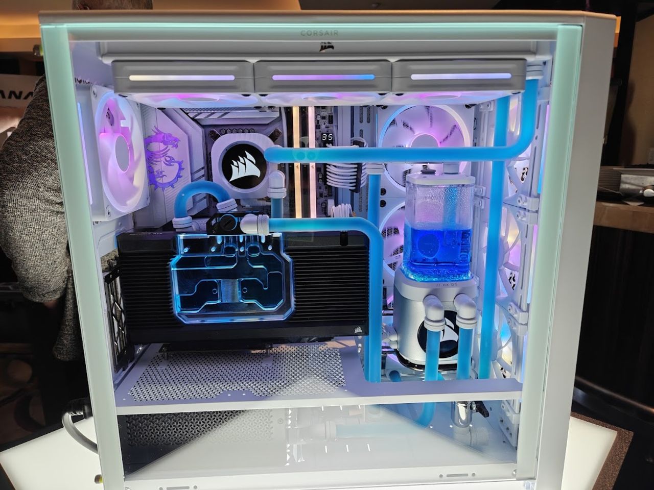 Corsair visar upp Frame 4000D