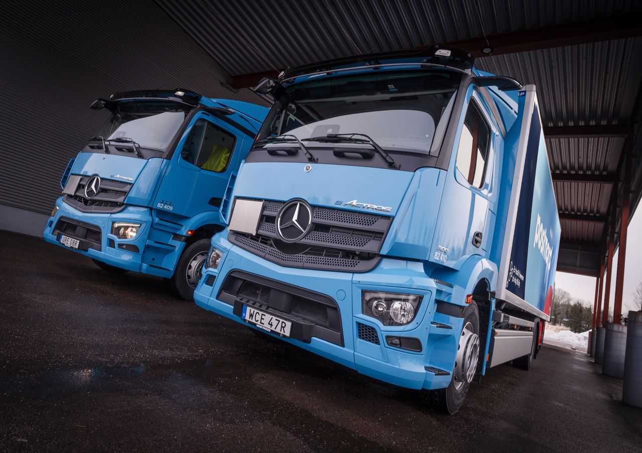Postnord har fått sina första eldrivna Mercedes-lastbilar