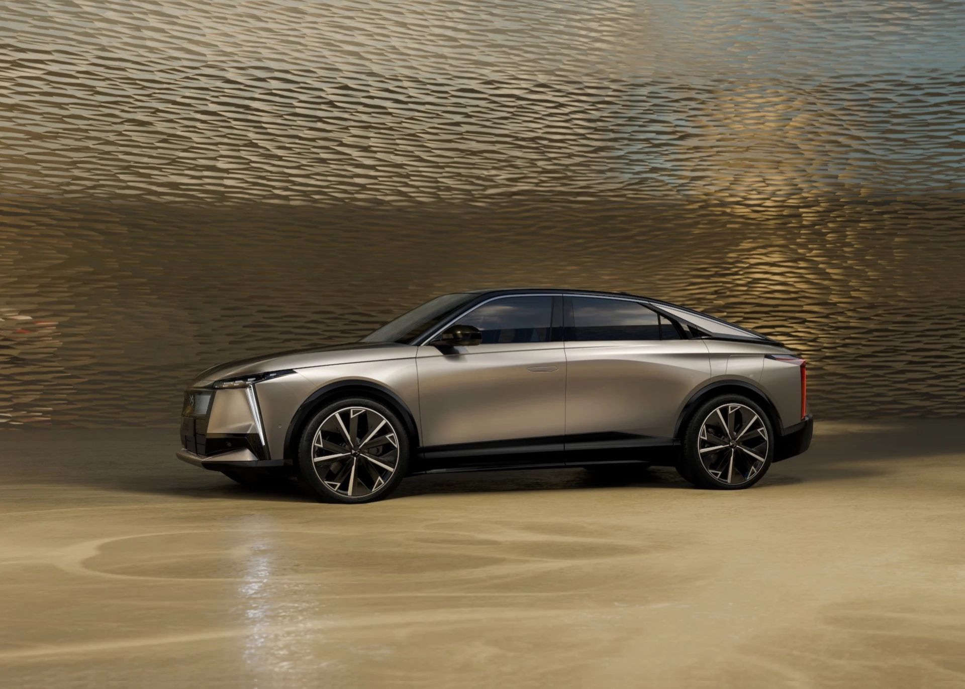 Nu kan du beställa DS Automobiles eldrivna flaggskepp