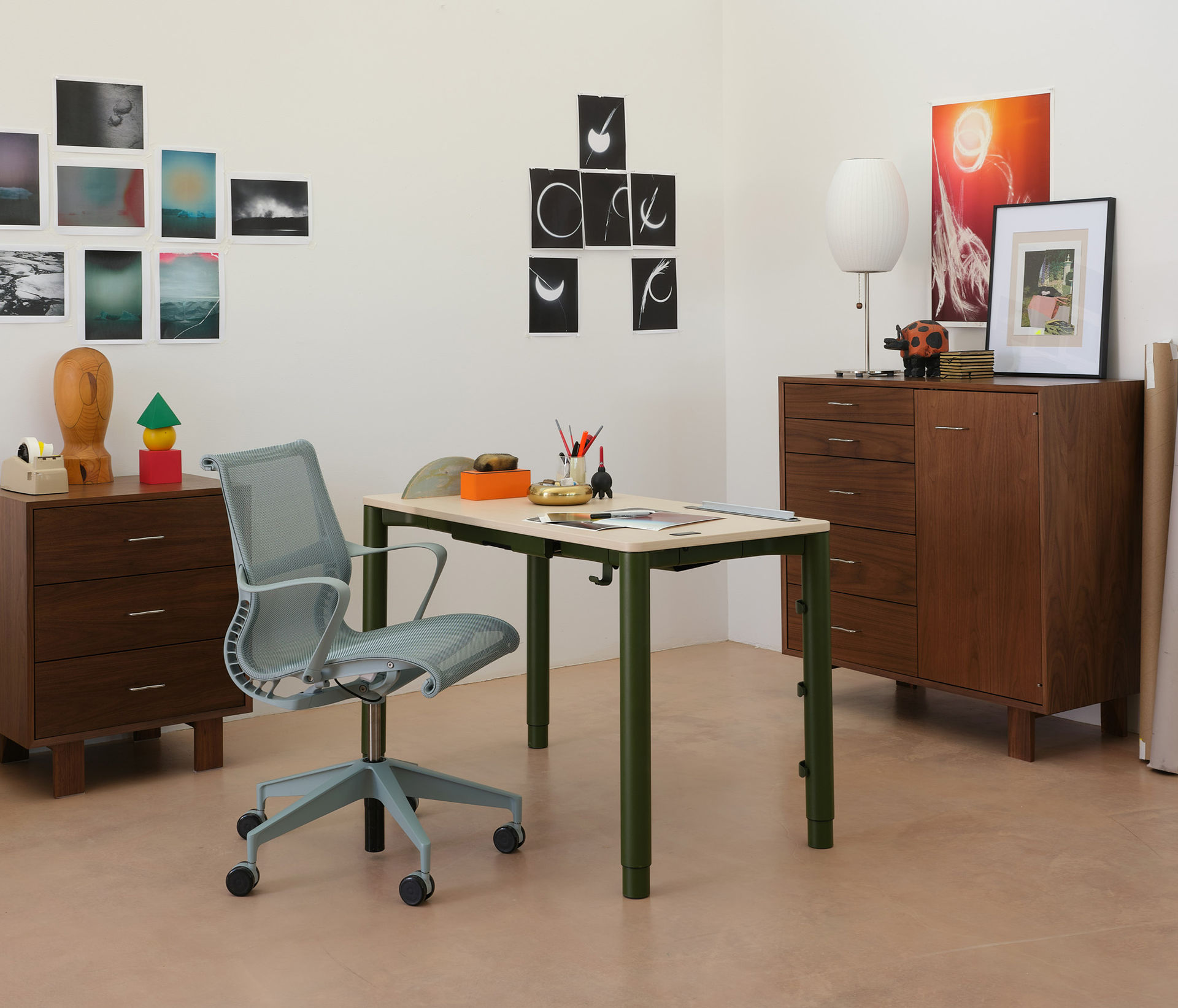 Herman Miller visar bord med fyra ben