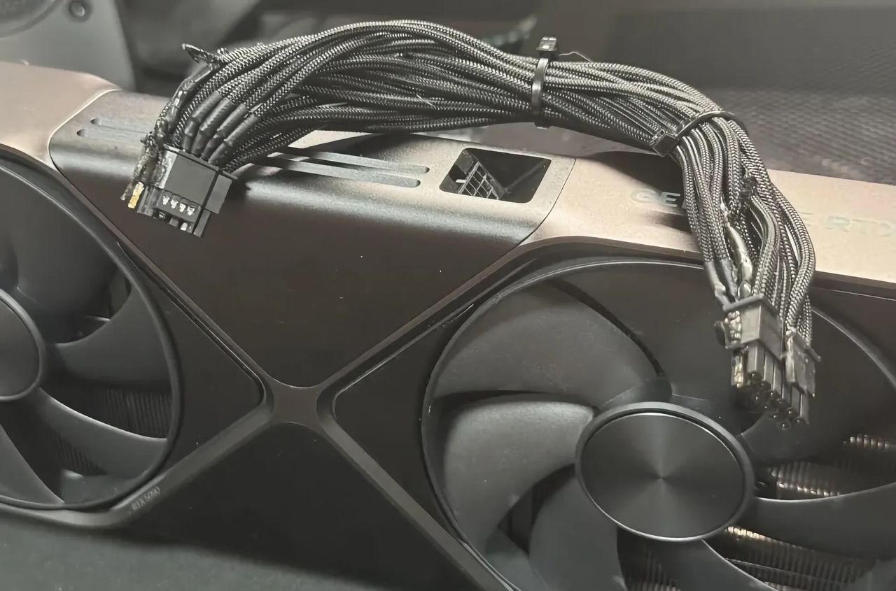 Kontakter smälte i GeForce RTX 5090