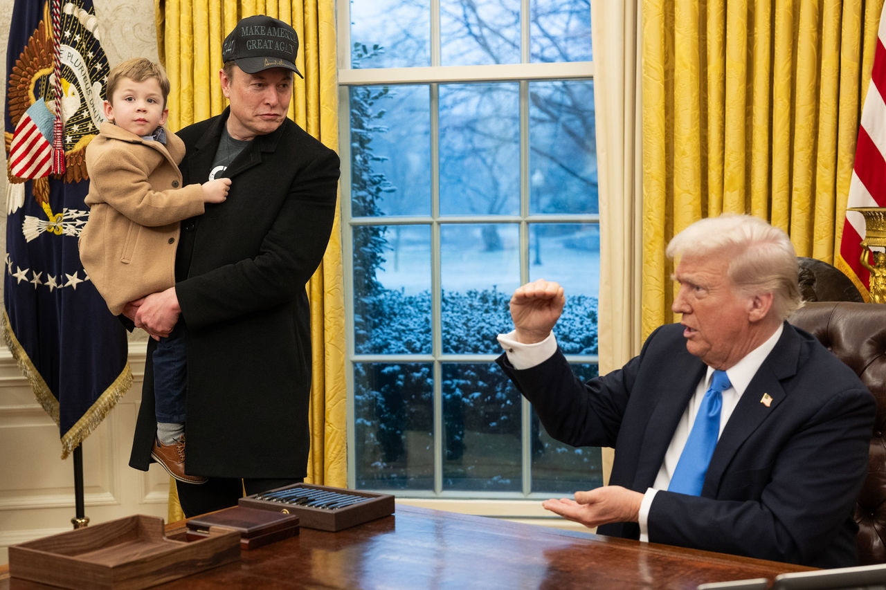 X och Donald Trump förlikas