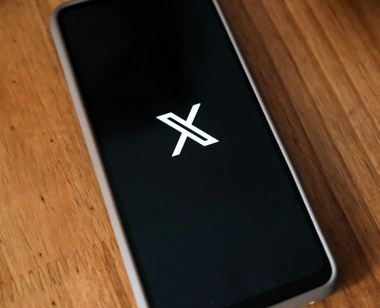 X börjar blockera länkar till Signal