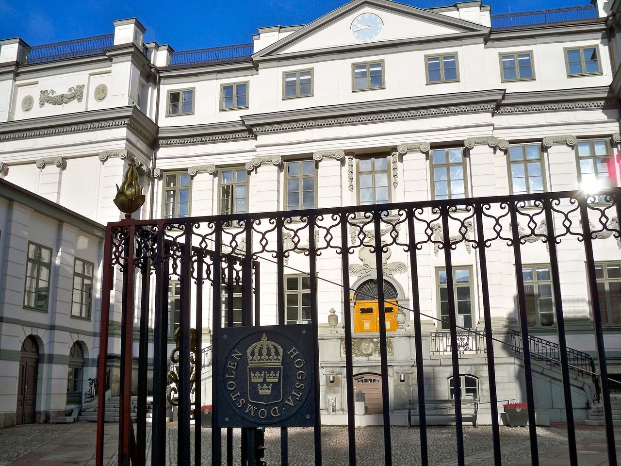 Rättsdatabaser får inte sälja vidare information från domar