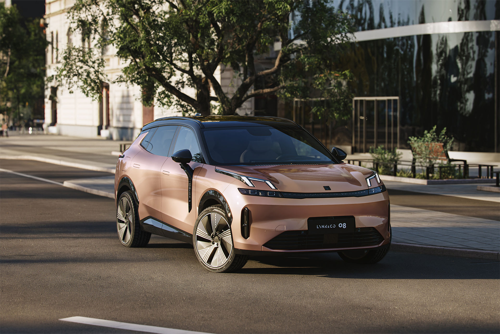Lynk & Co har laddhybriden som kommer längst på el i Europa