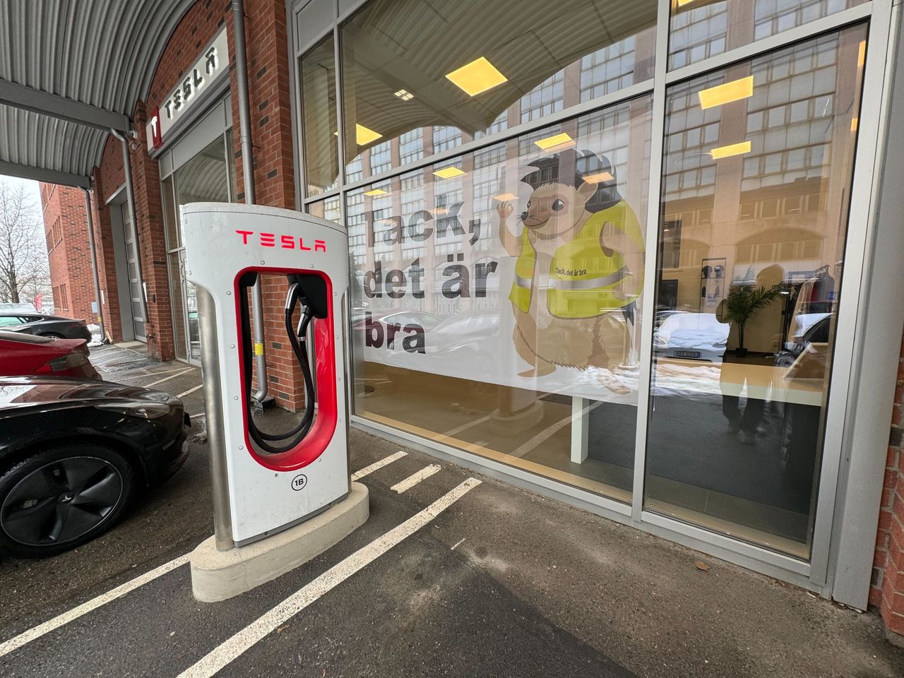 Teslas aktiekurs i fritt fall