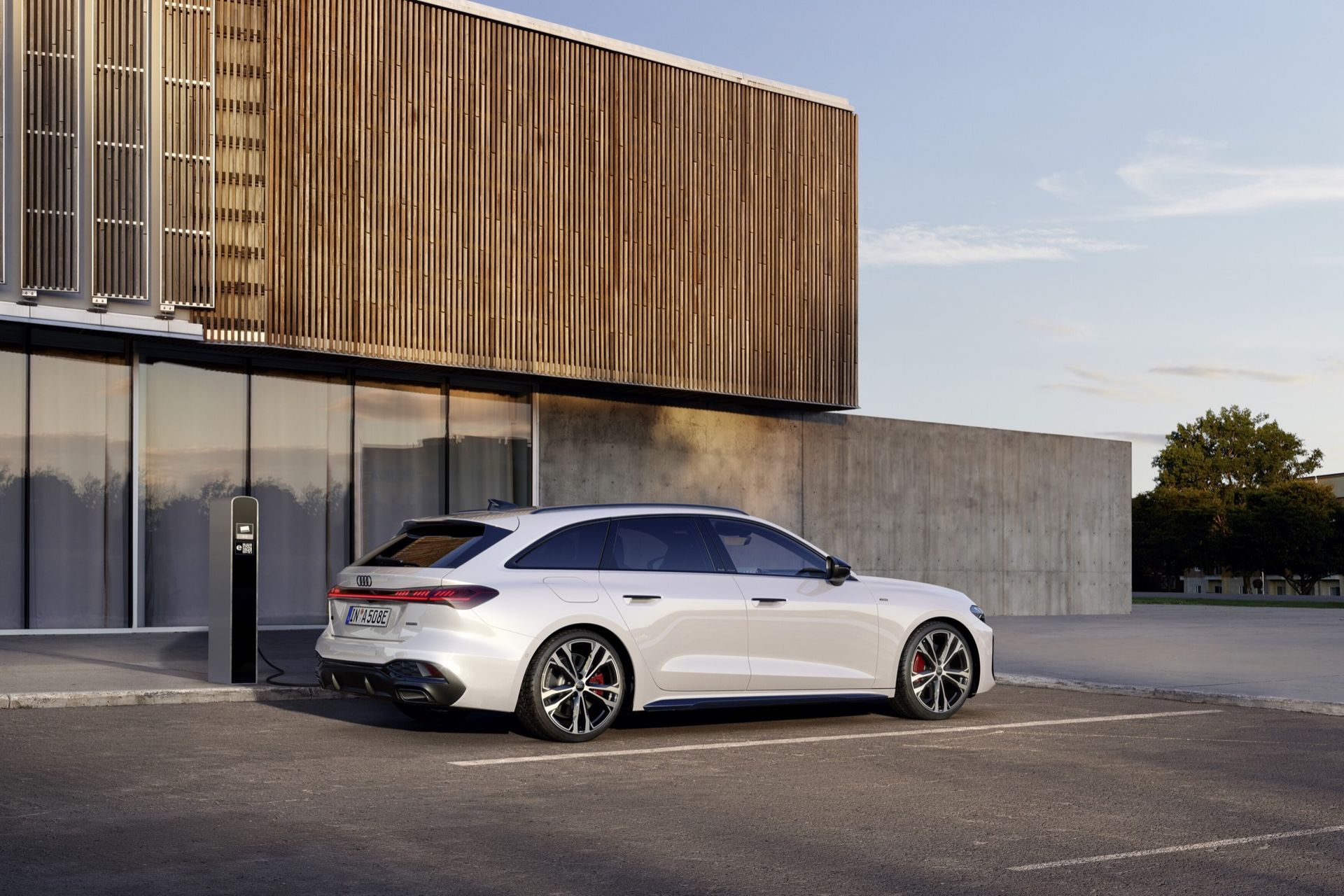 Nya Audi A5 som laddhybrid