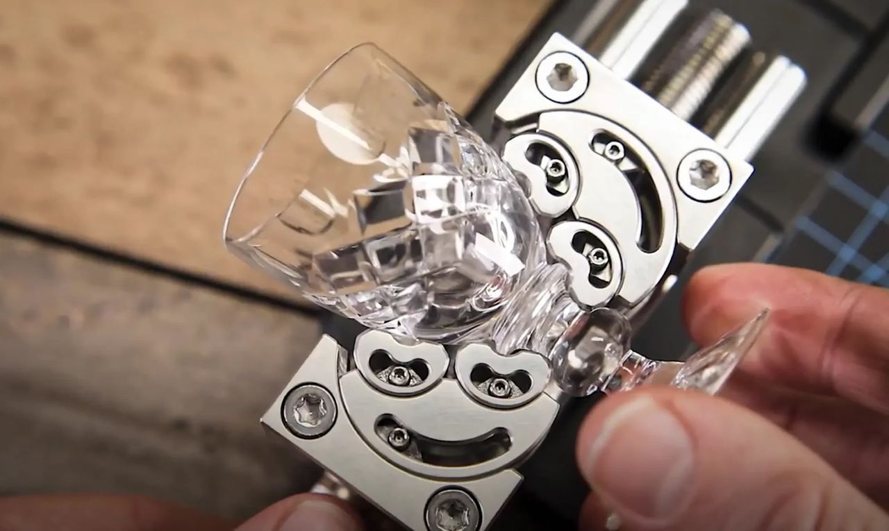 Fractal Vise är ett skruvstäd för grejer med udda form