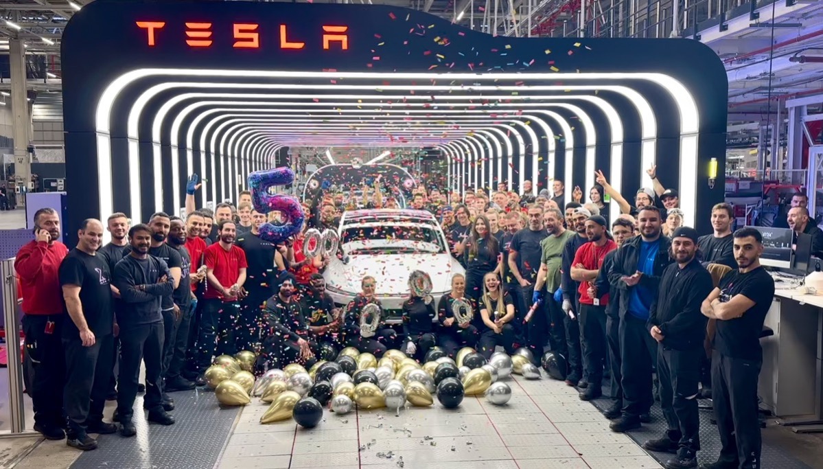 Halv miljon Tesla Model Y nu tillverkade i Berlin. Vill öka i år.