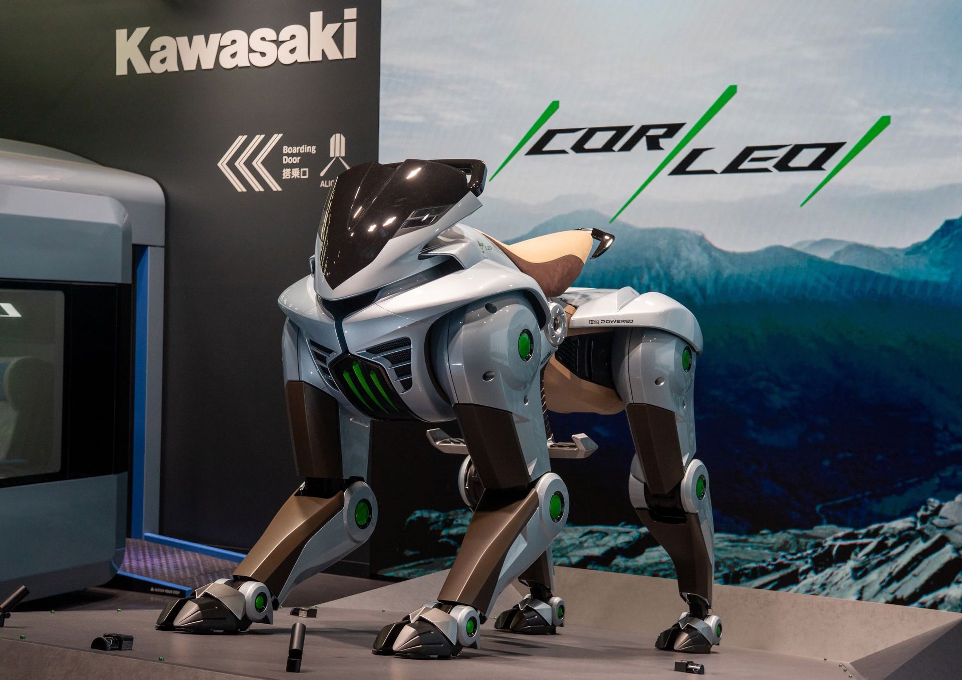 Kawasaki visar upp robotlejonet CorLeo