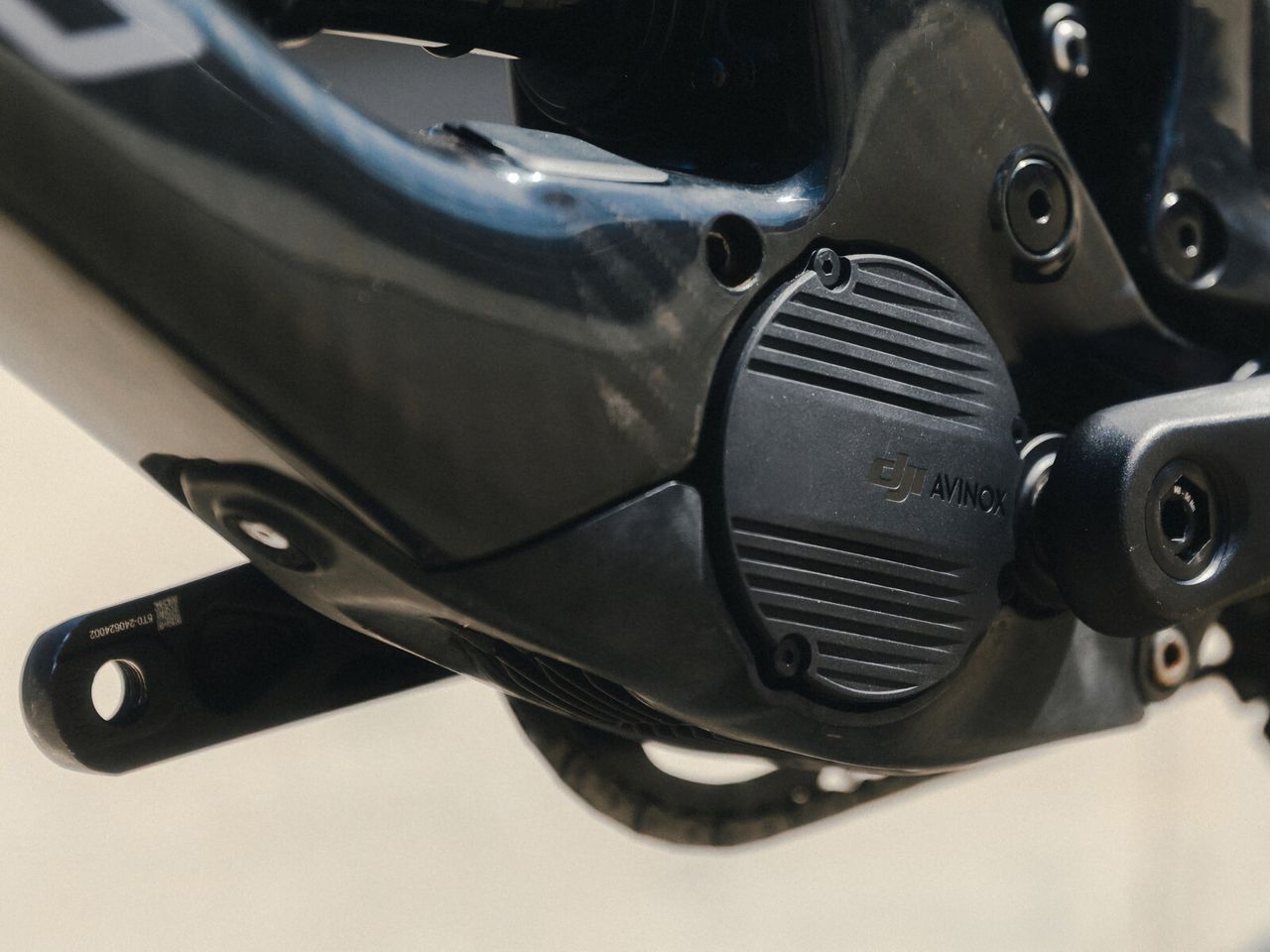 Flera elcyklar med DJI Avinox på ingång