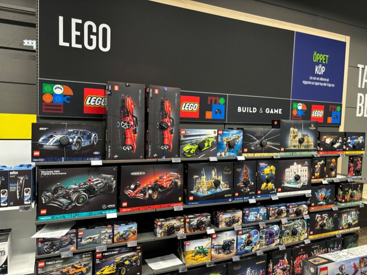 Elgiganten börjar sälja Lego