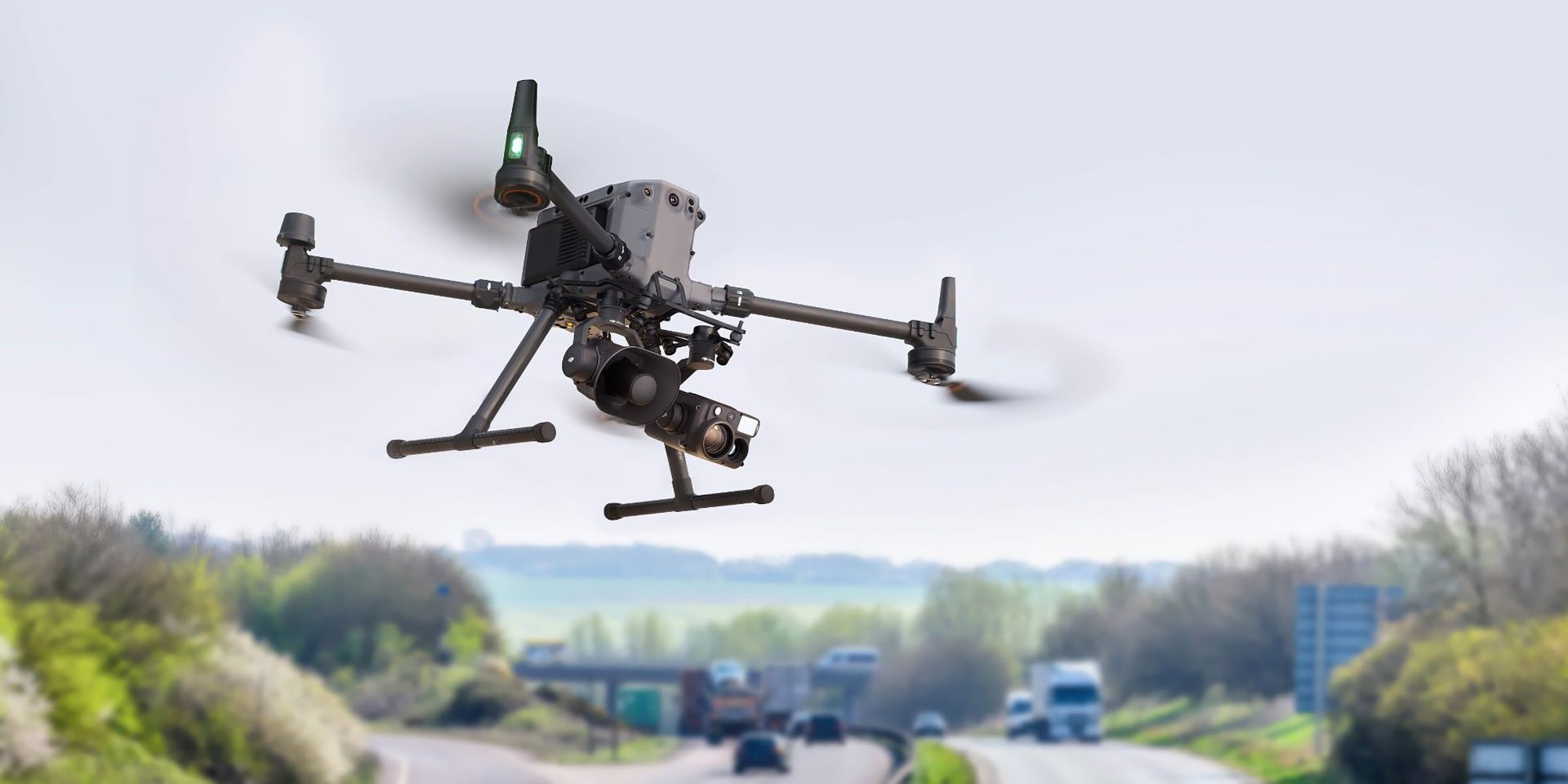 DJI släpper högtalare och strålkastare till drönare