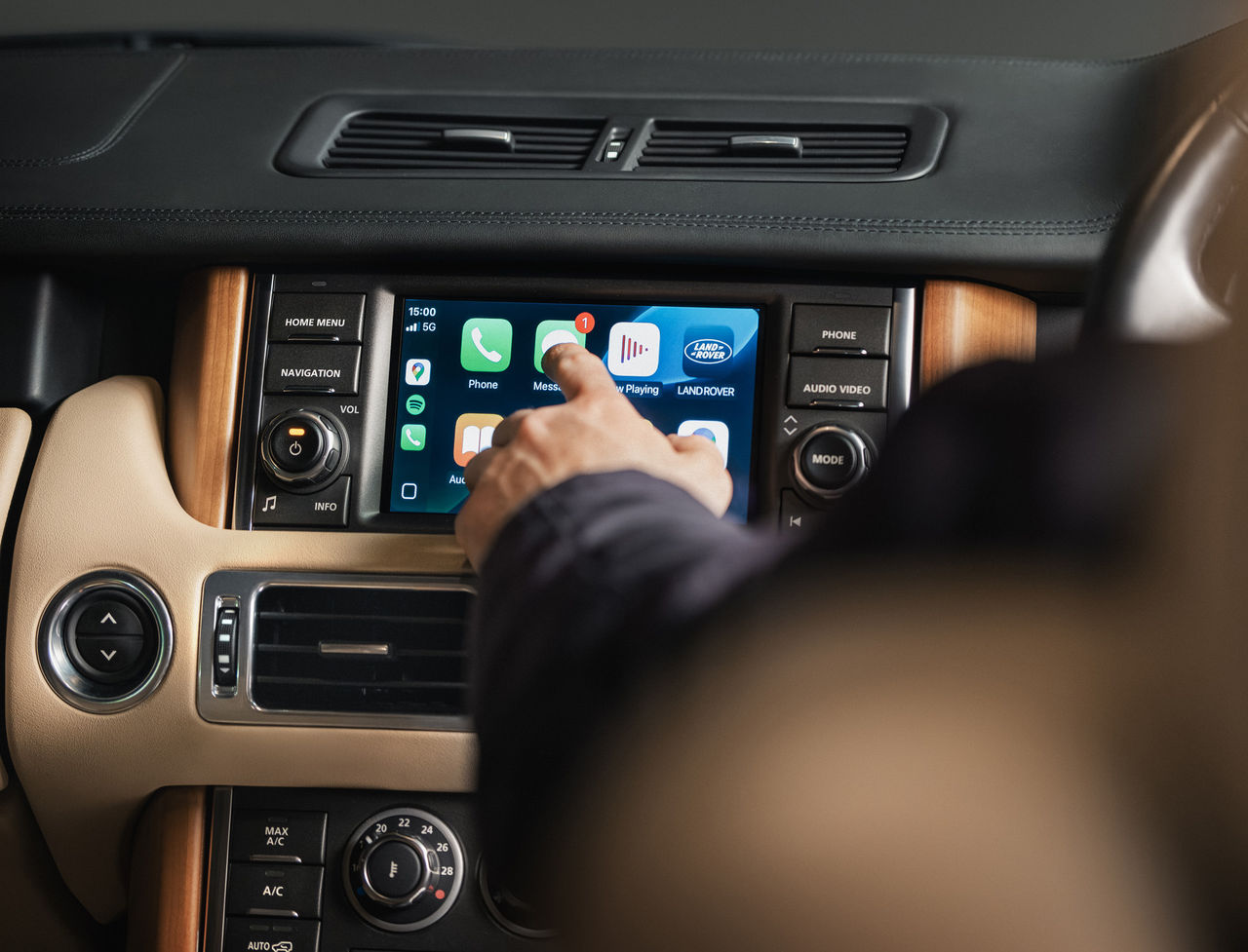 Nu kan din gamla Range Rover få CarPlay