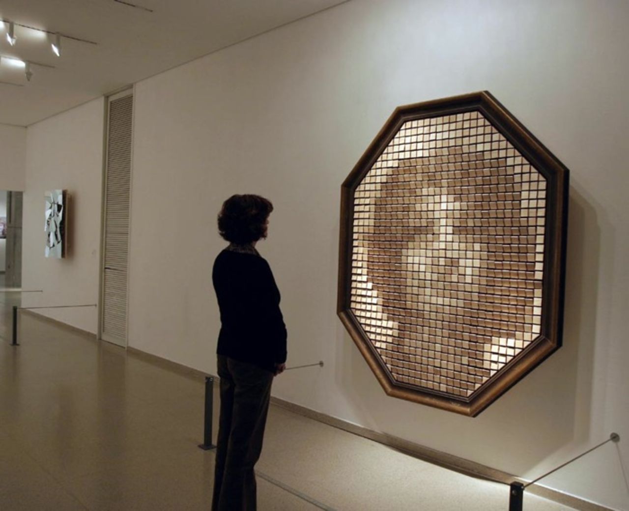 Mekanisk spegel i trä