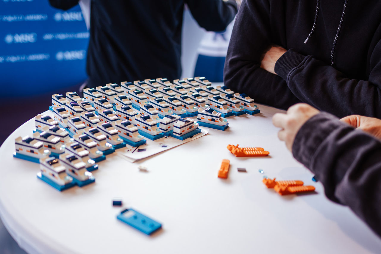 Världens längsta rad av Lego-fartyg