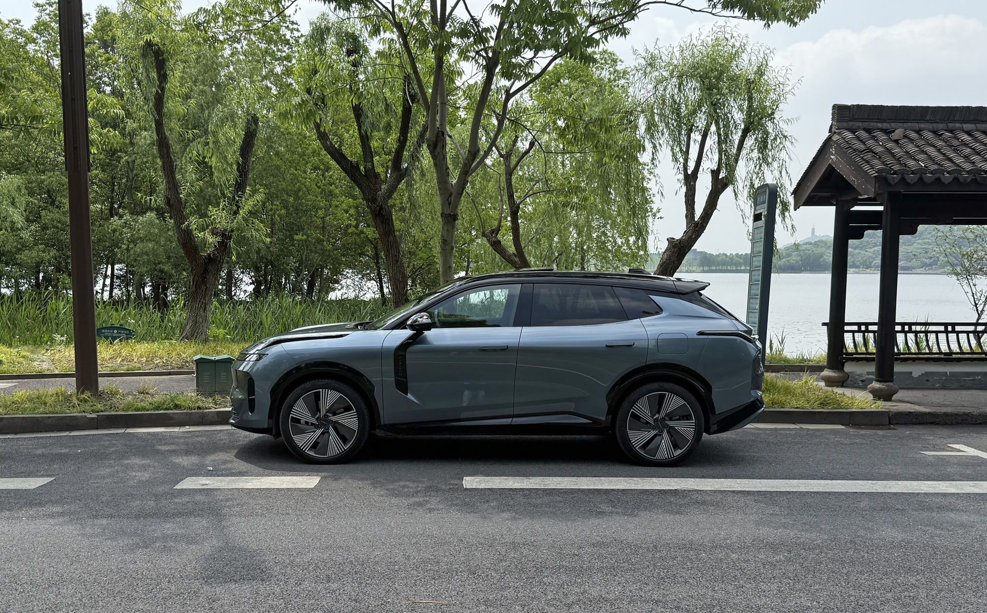 Exklusivt: Vi har kört laddhybriden som kommer 20 mil!