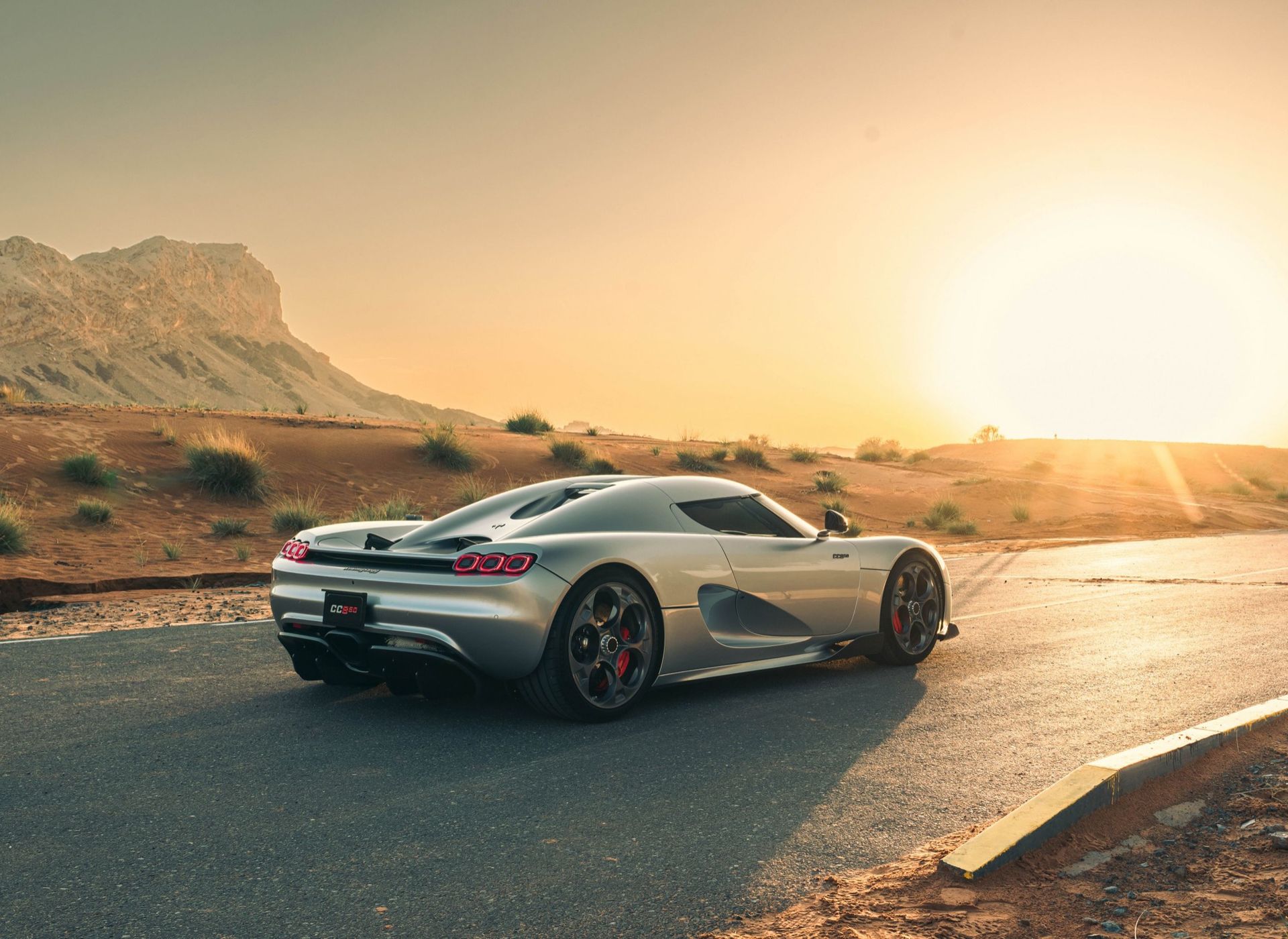 Markus matar på i manuellt läge med Koenigsegg CC850