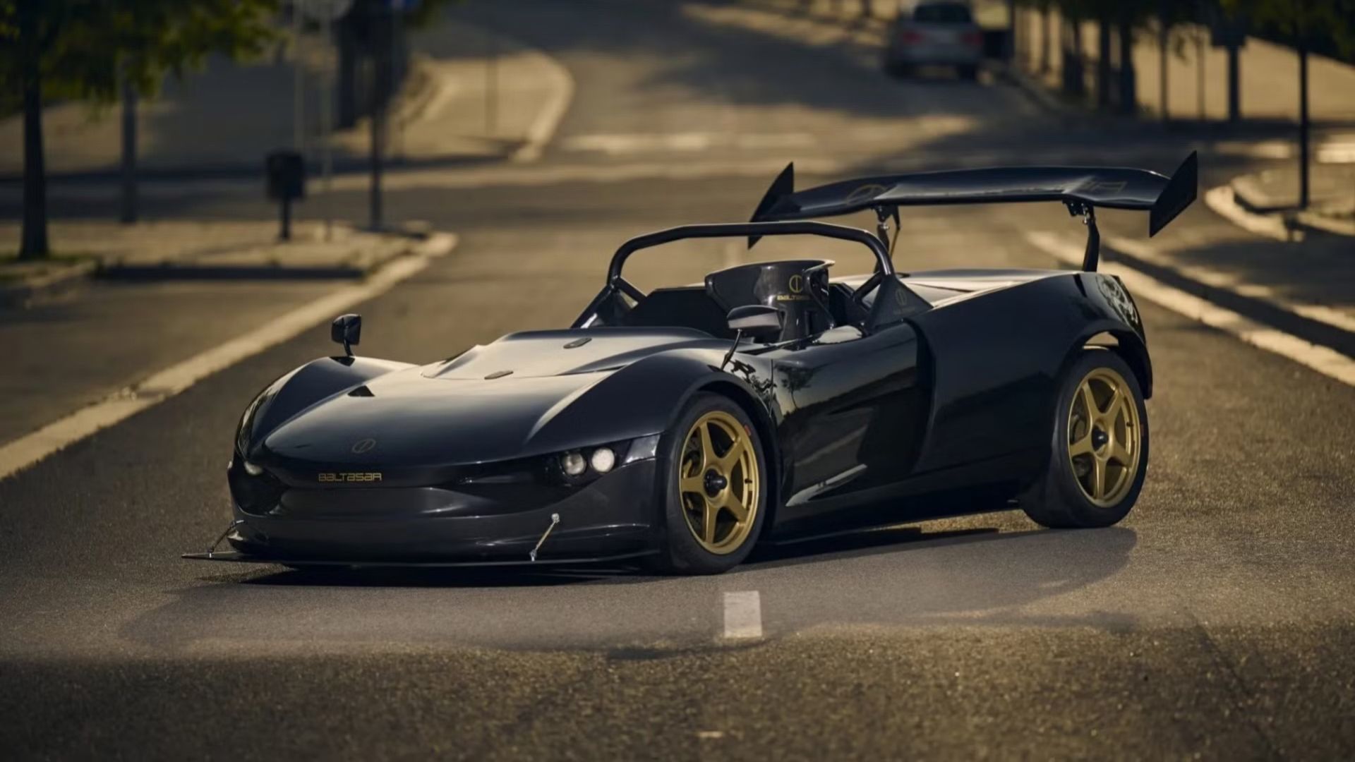 Eldriven banracer som väger under 800 kilo