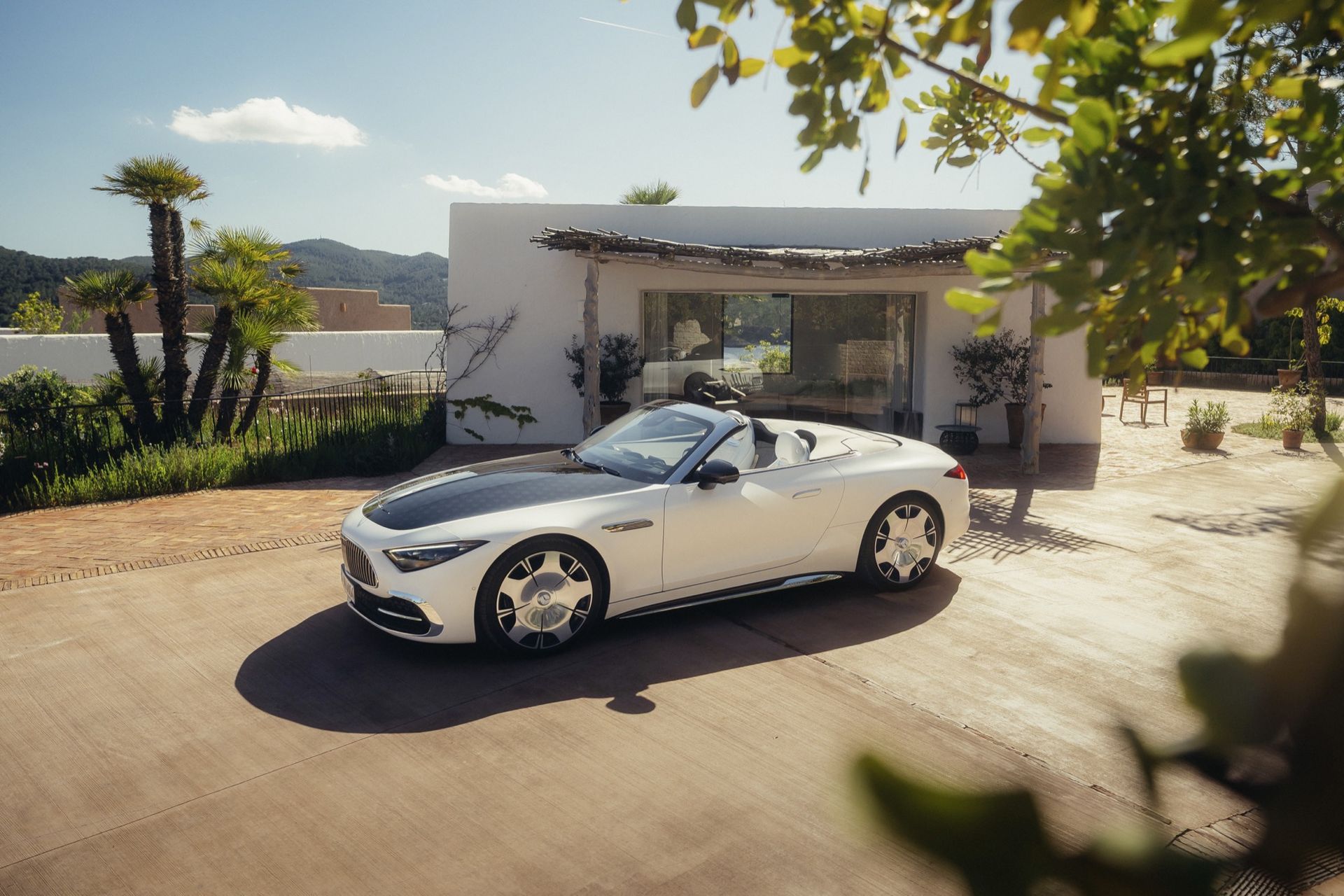 Ny Maybach med många Maybach-loggor