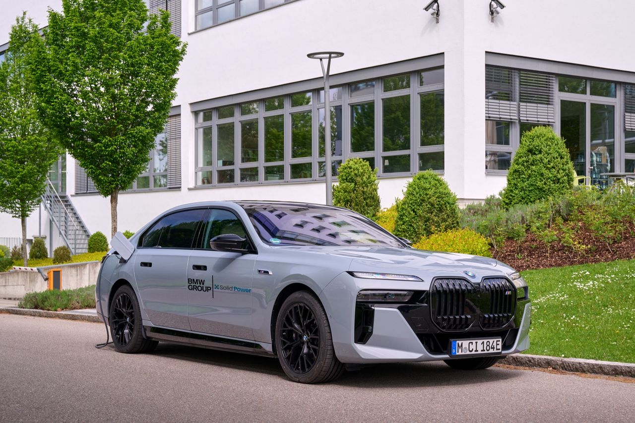 BMW i7 med solid state-batterier