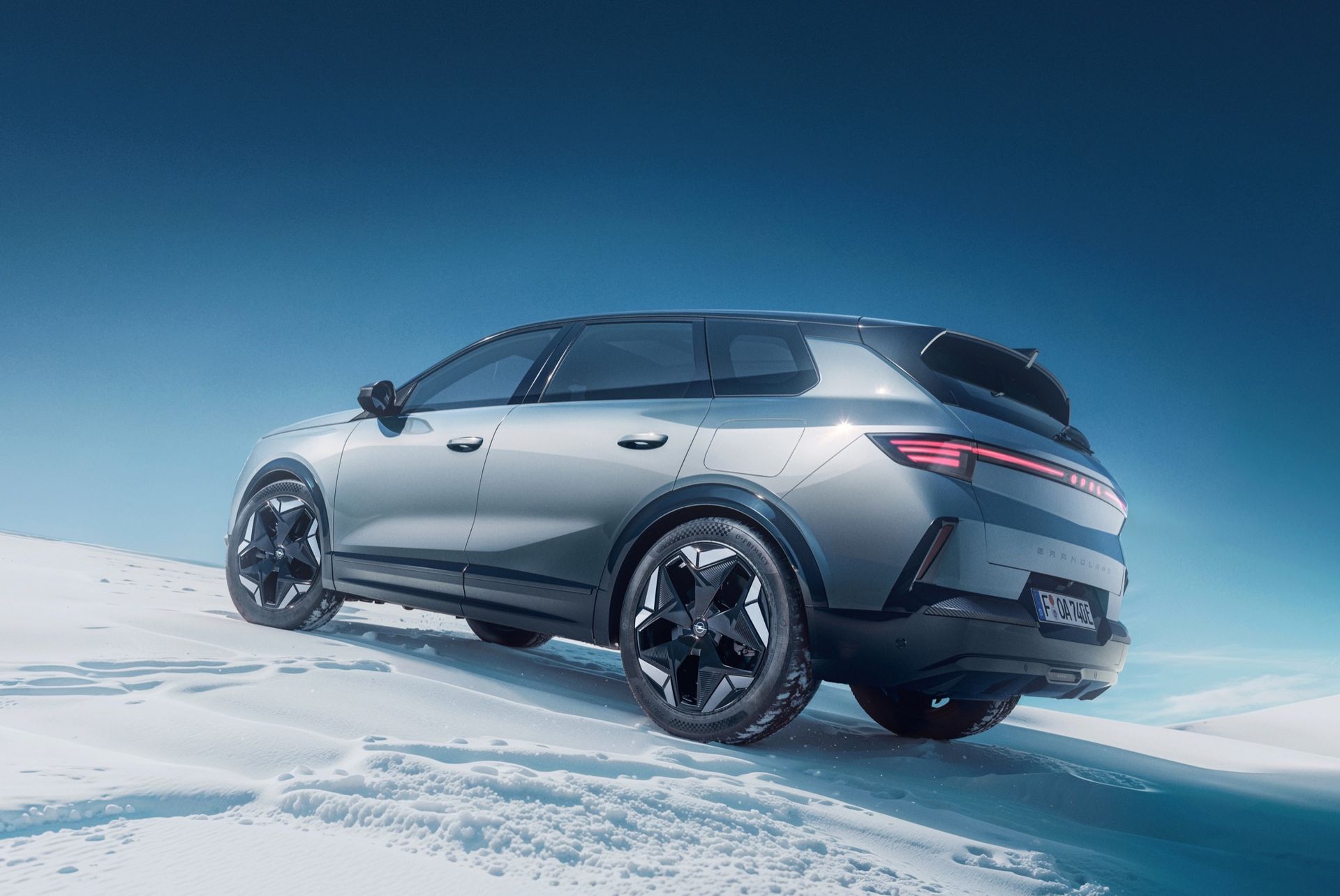 Eldrivna Opel Grandland nu med fyrhjulsdrift