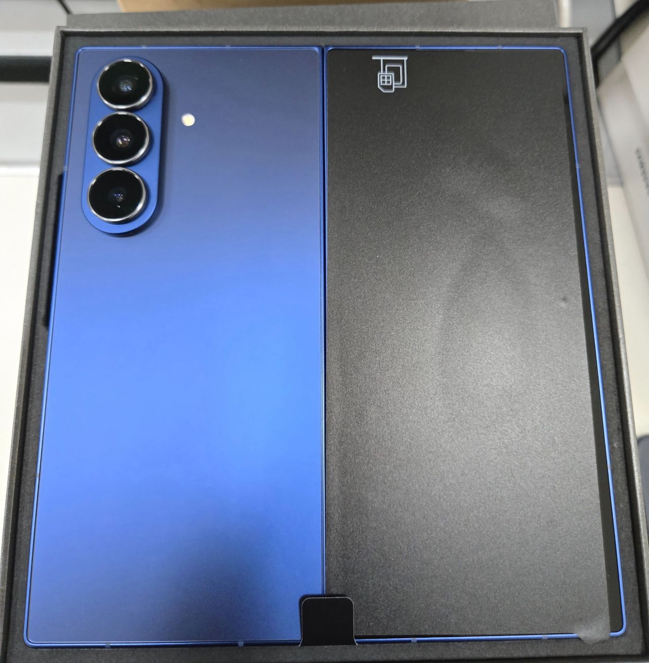 Läckta bilder visar Samsungs tunnare Galaxy Z Fold 7